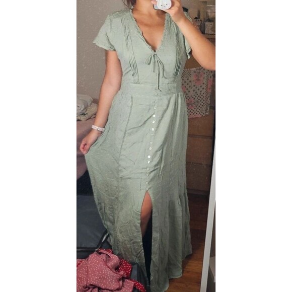 Lulu's Dresses & Skirts - NWT Green Lulu Maxi Dress Size M